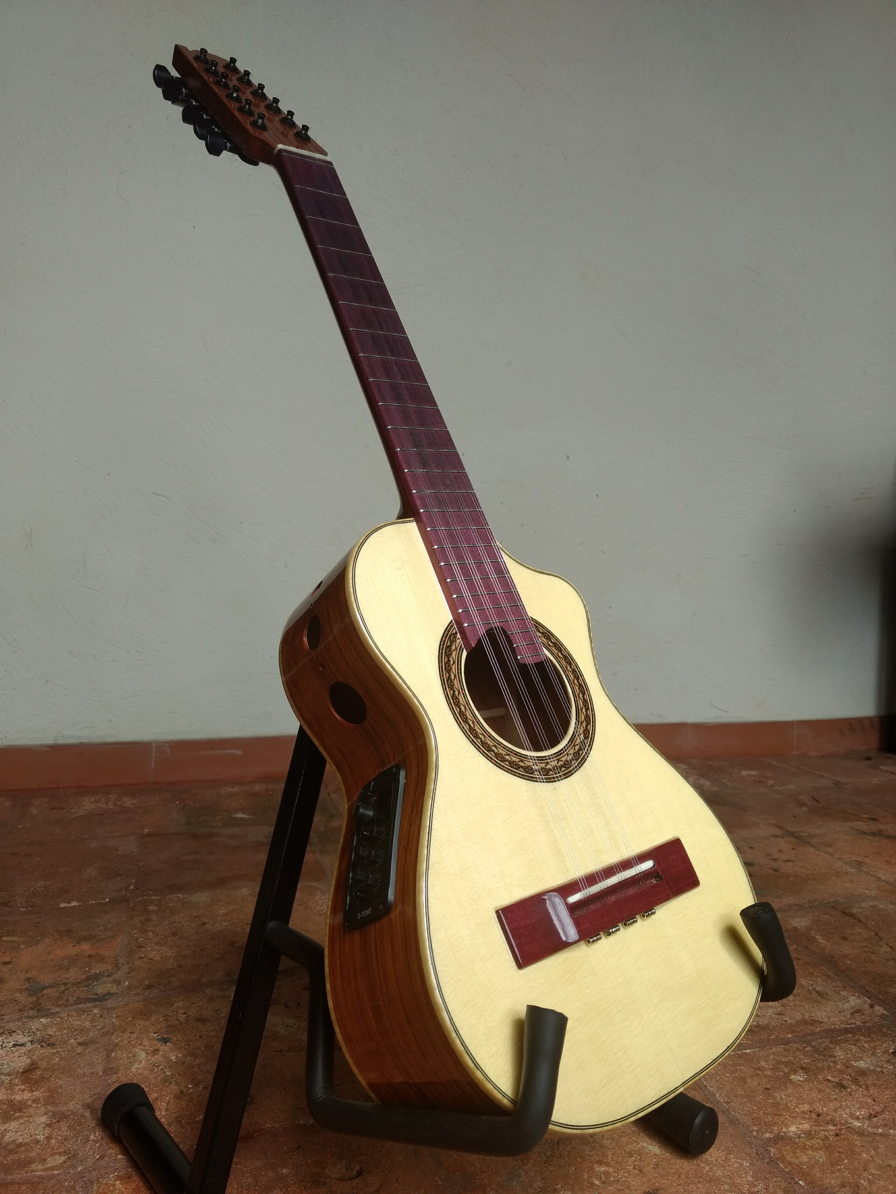 Requinto colombiano